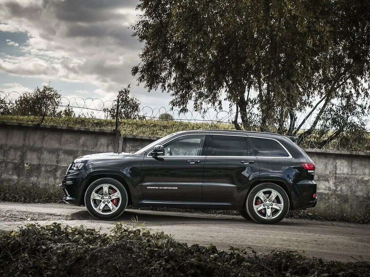 Jeep Grand Cherokee IV (WK2) Рестайлинг Внедорожник 5 дв. SRT — photo 13