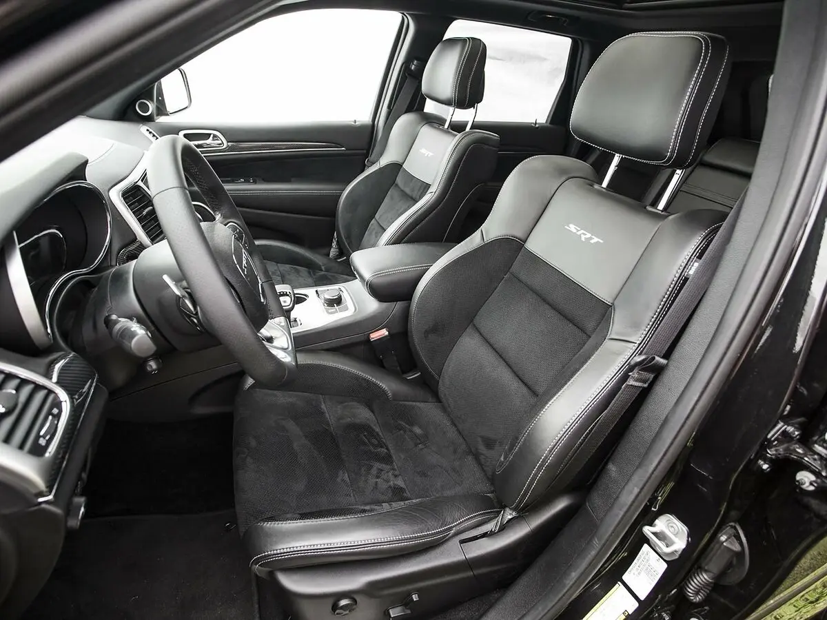 Jeep Grand Cherokee IV (WK2) Рестайлинг Внедорожник 5 дв. SRT — photo 18