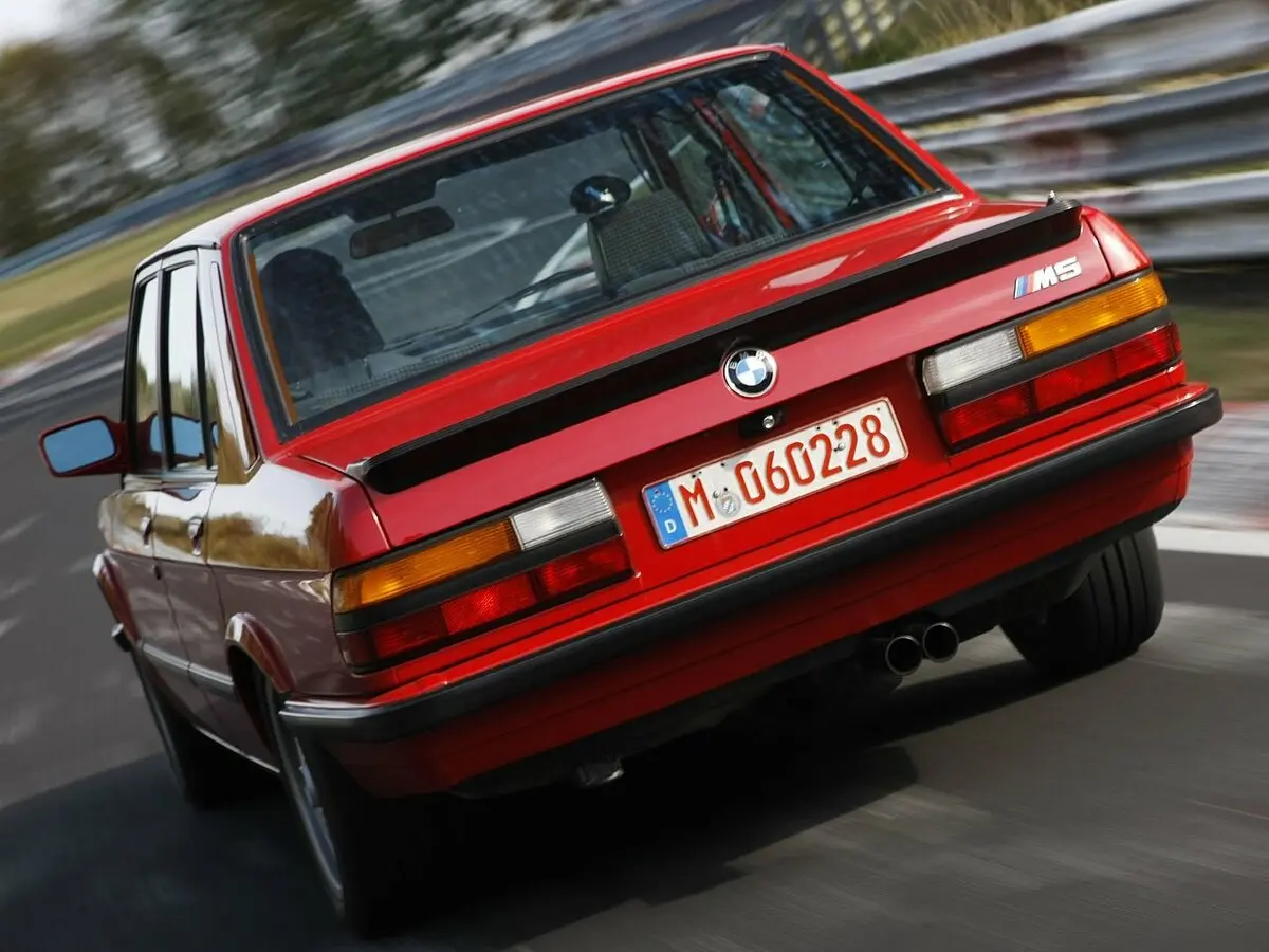 BMW M5 I (E28) Седан — сүрөт 4