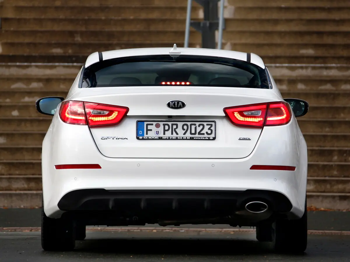 Kia Optima III Рестайлинг Седан — фото 4