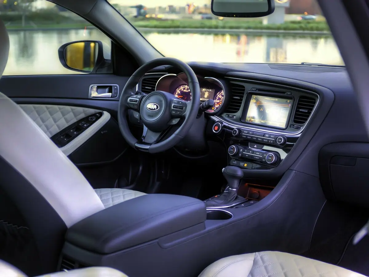 Kia Optima III Рестайлинг Седан — фото 7