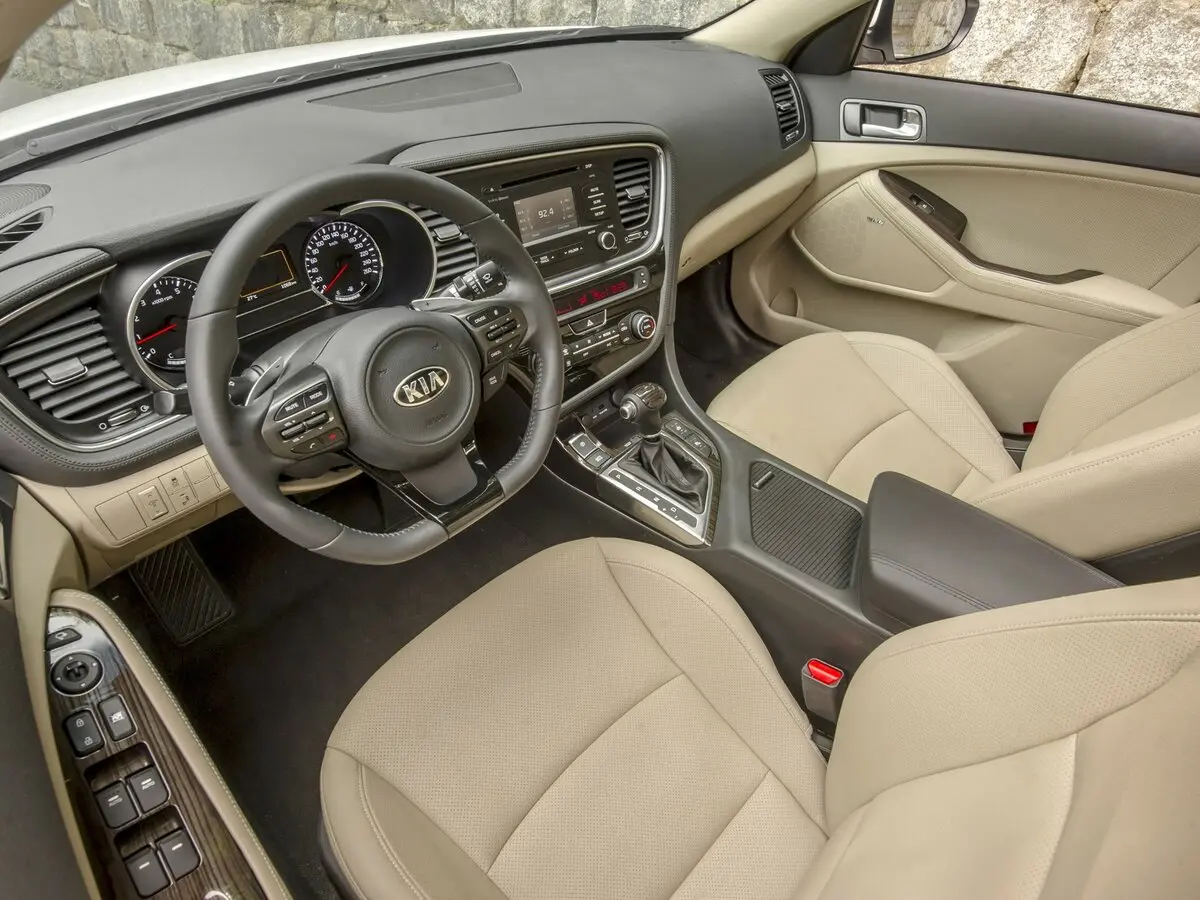 Kia Optima III Рестайлинг Седан — фото 8