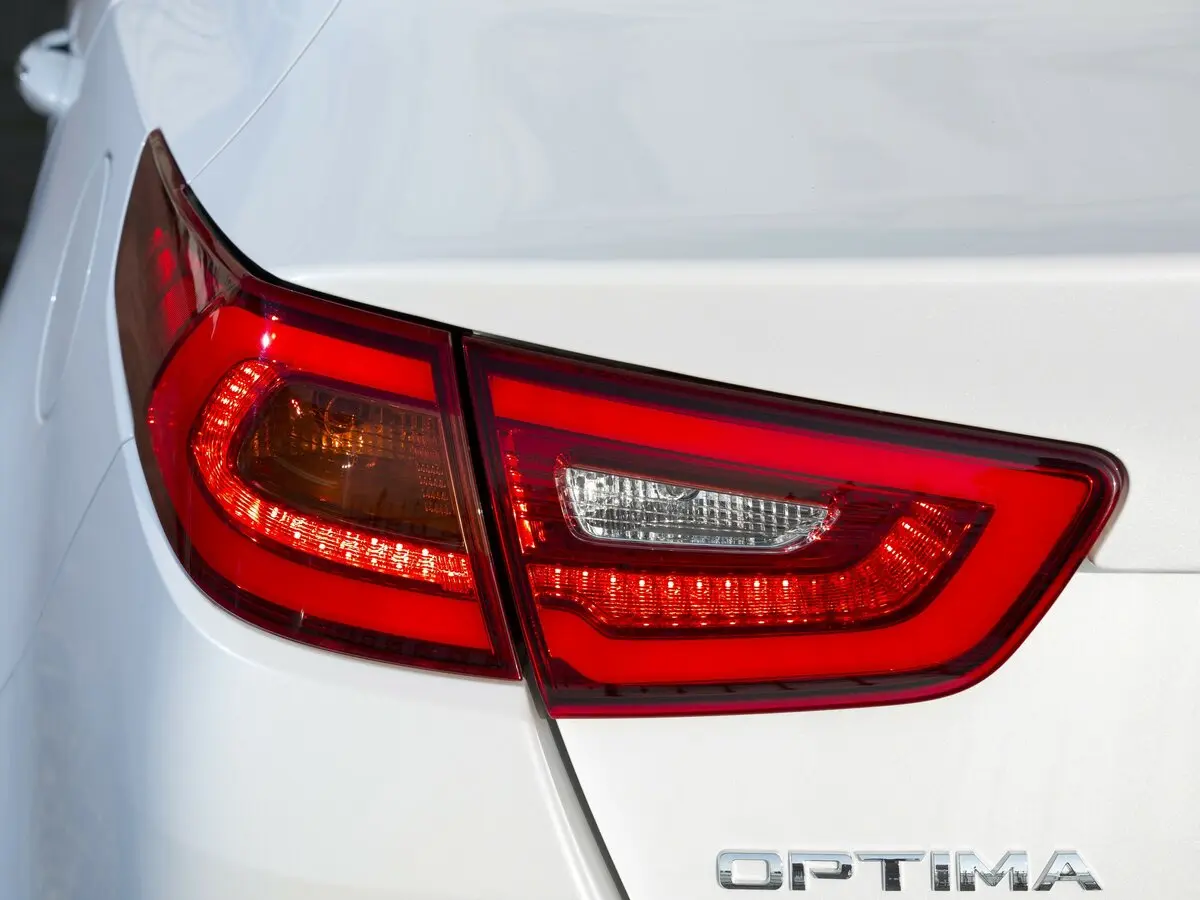 Kia Optima III Рестайлинг Седан — фото 14