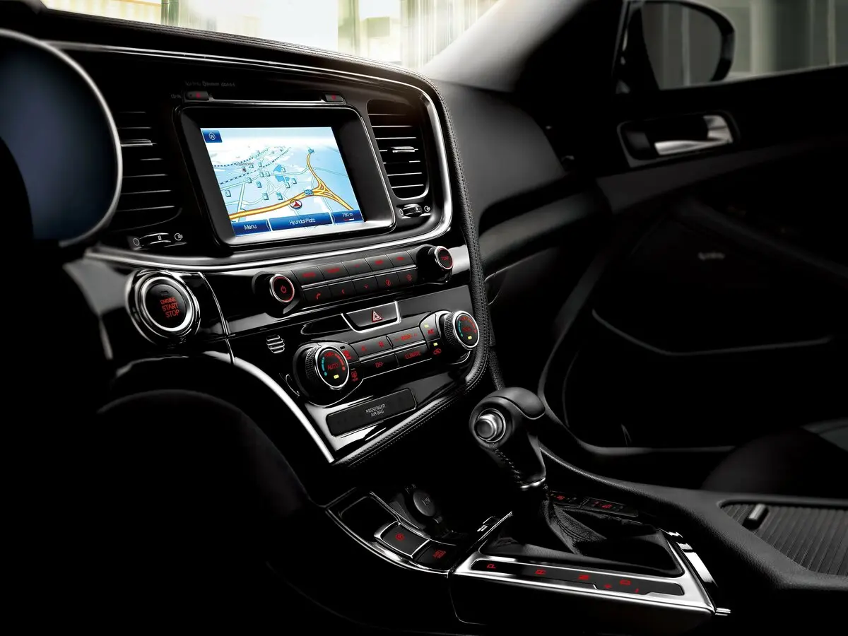 Kia Optima III Рестайлинг Седан — фото 15