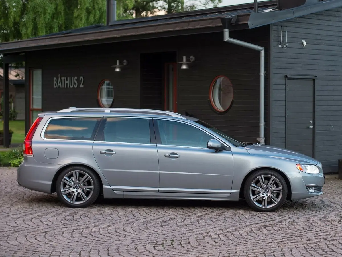Volvo V70 III Рестайлинг Универсал 5 дв. — сүрөт 2
