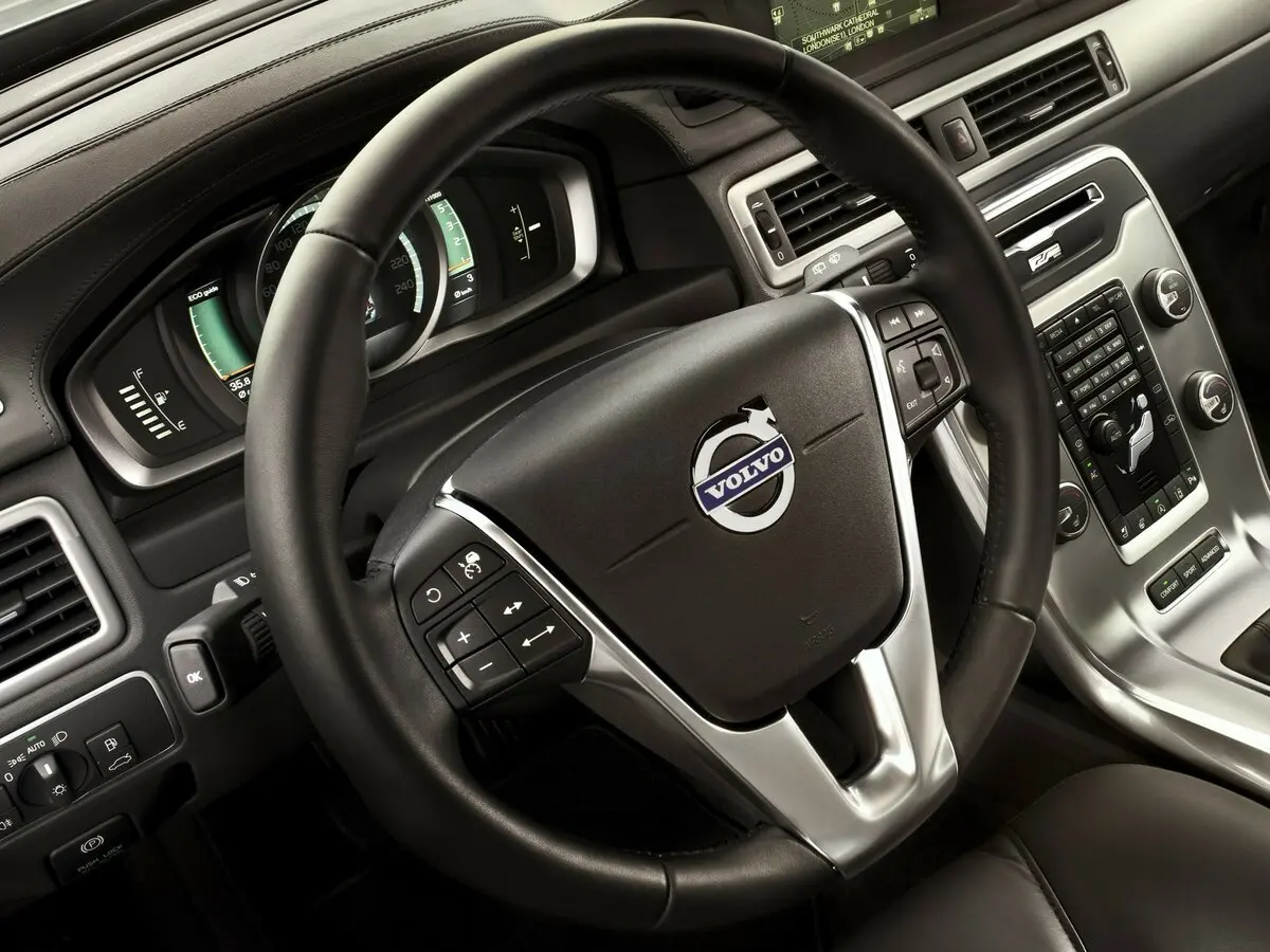 Volvo V70 III Рестайлинг Универсал 5 дв. — сүрөт 8