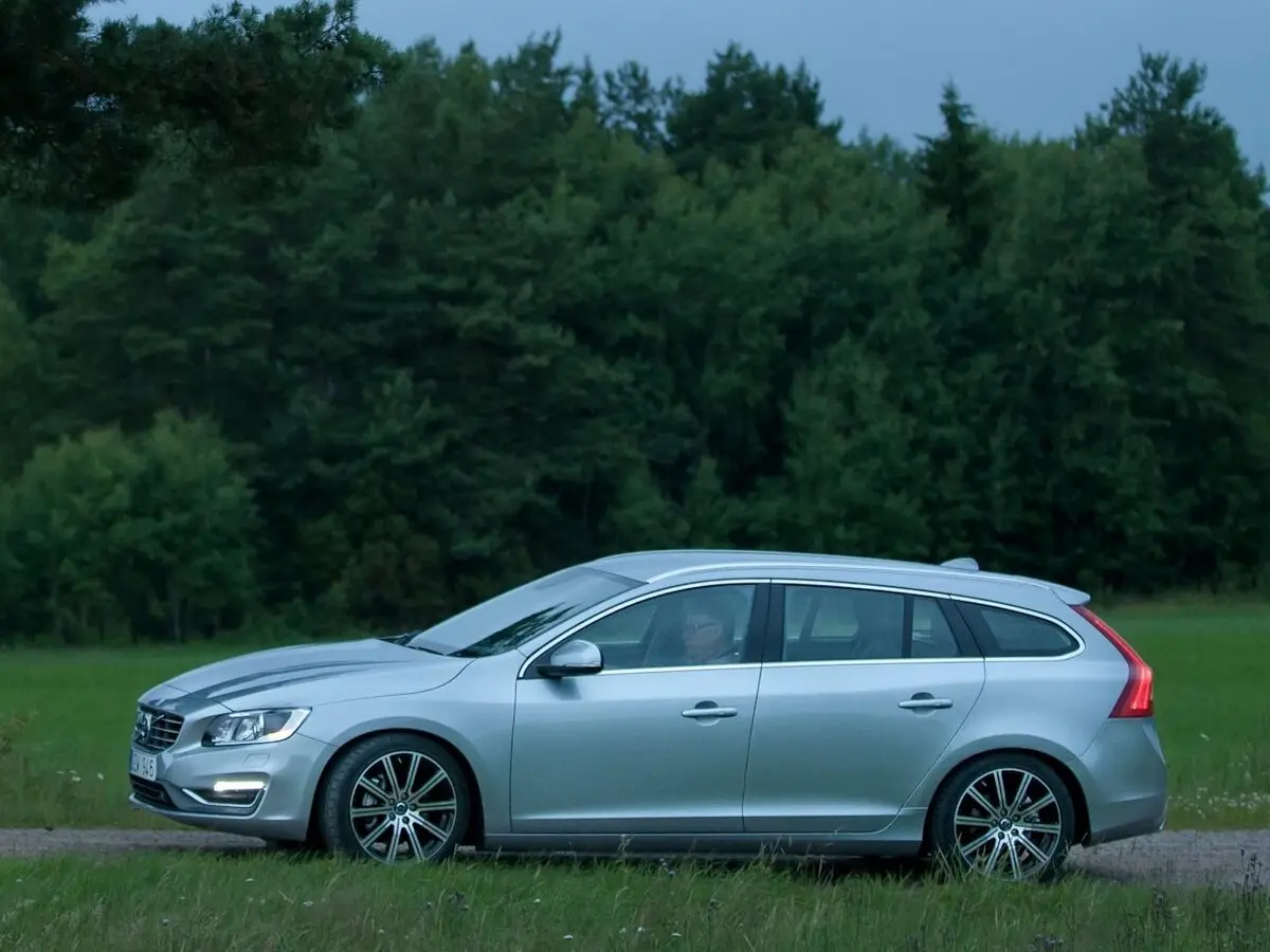 Volvo V60 I Рестайлинг Универсал 5 дв. — сүрөт 2