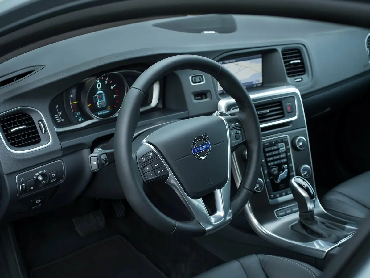 Volvo V60 I Рестайлинг Универсал 5 дв. — сүрөт 6