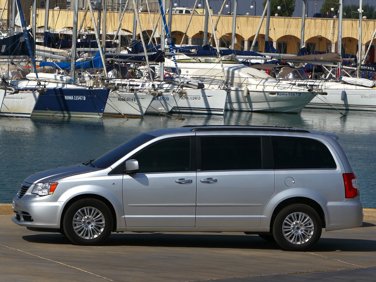 Lancia Voyager 2011 – 2015 Минивэн — фото 2