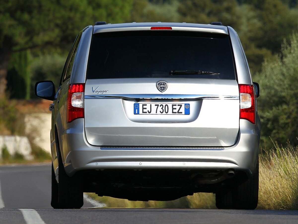 Lancia Voyager 2011 – 2015 Минивэн — фото 4