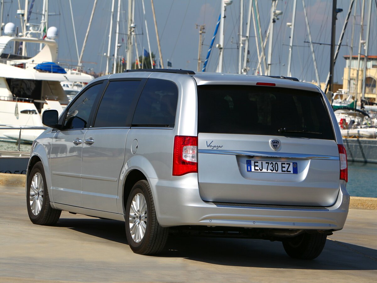 Lancia Voyager 2011 – 2015 Минивэн — фото 5