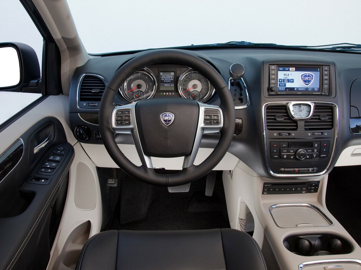 Lancia Voyager 2011 – 2015 Минивэн — фото 6