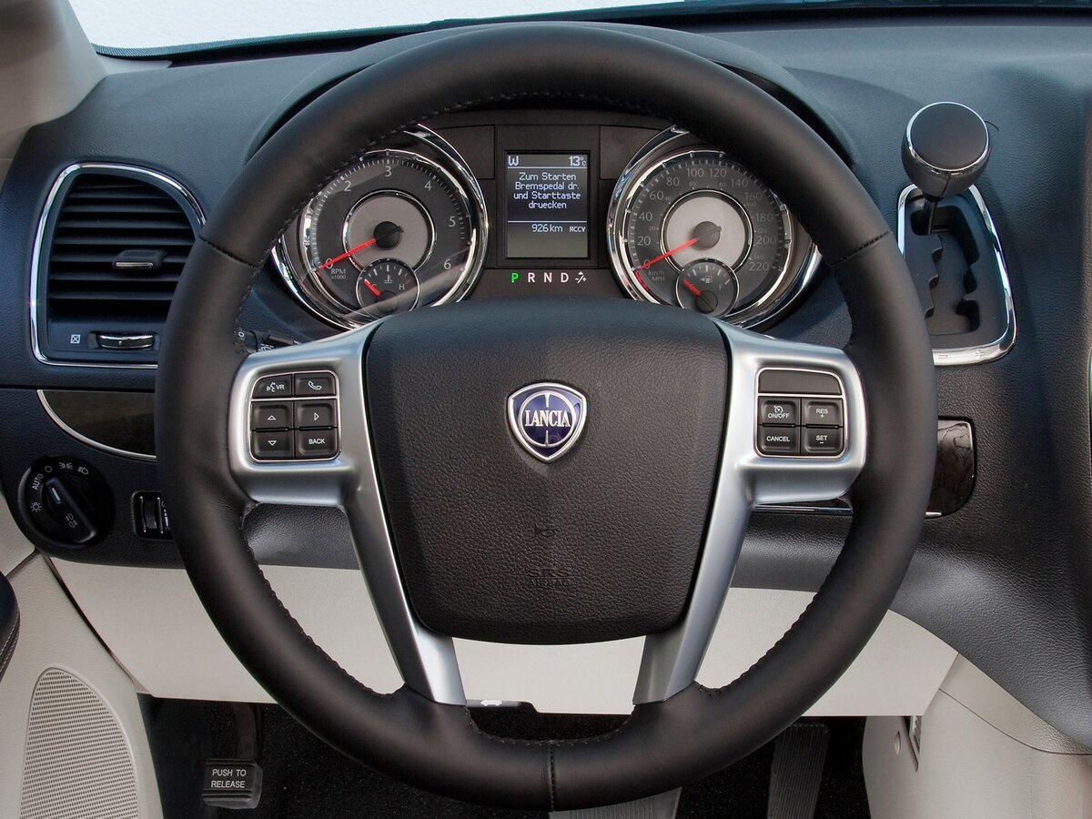 Lancia Voyager 2011 – 2015 Минивэн — фото 9