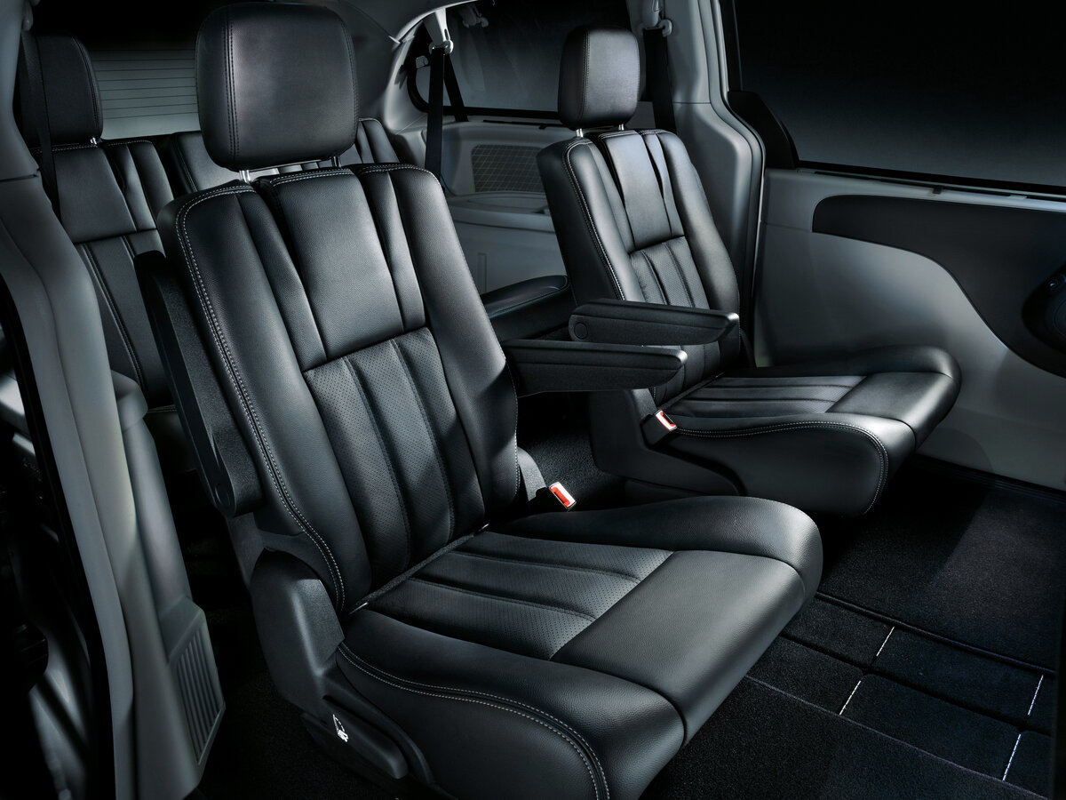 Lancia Voyager 2011 – 2015 Минивэн — фото 10