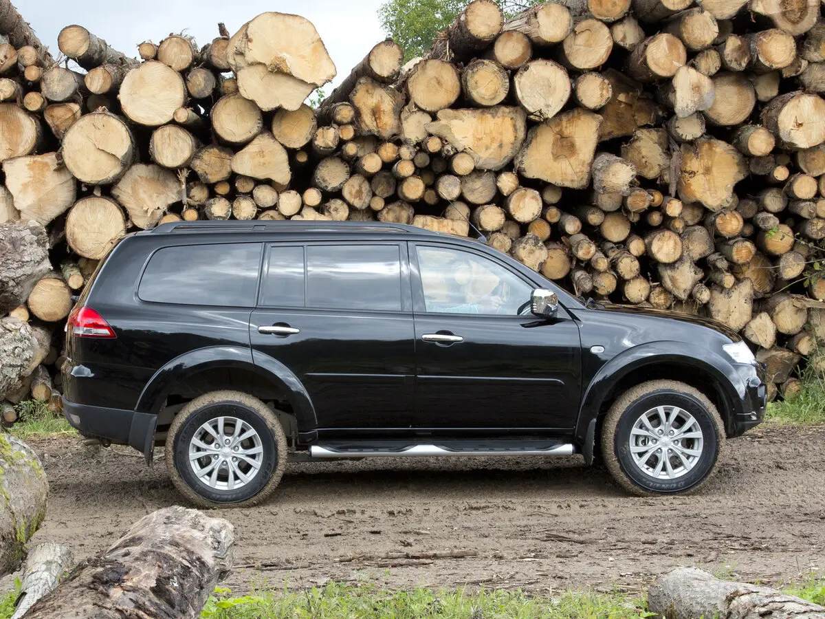 Mitsubishi Pajero Sport II Рестайлинг Внедорожник 5 дв. — фото 2