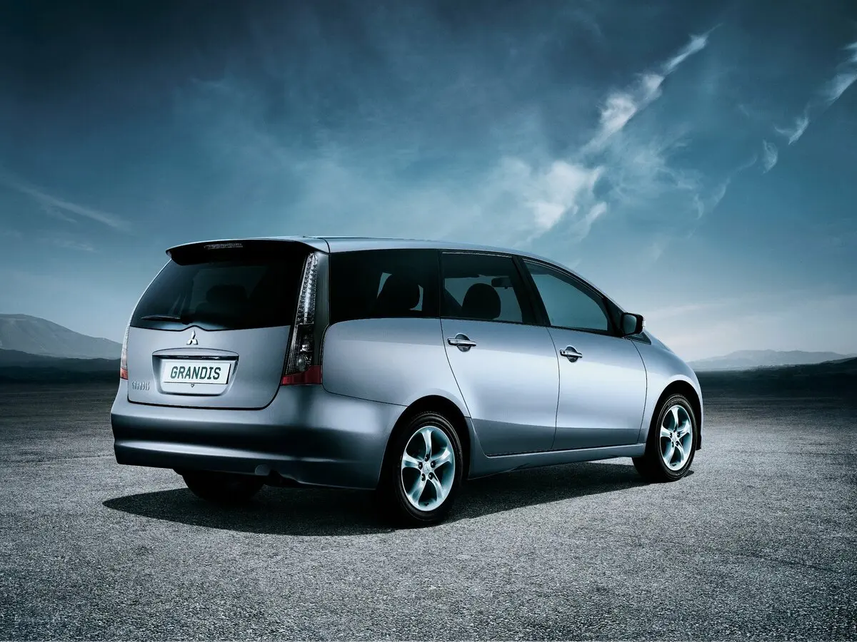 Mitsubishi Grandis I Минивэн — сүрөт 3