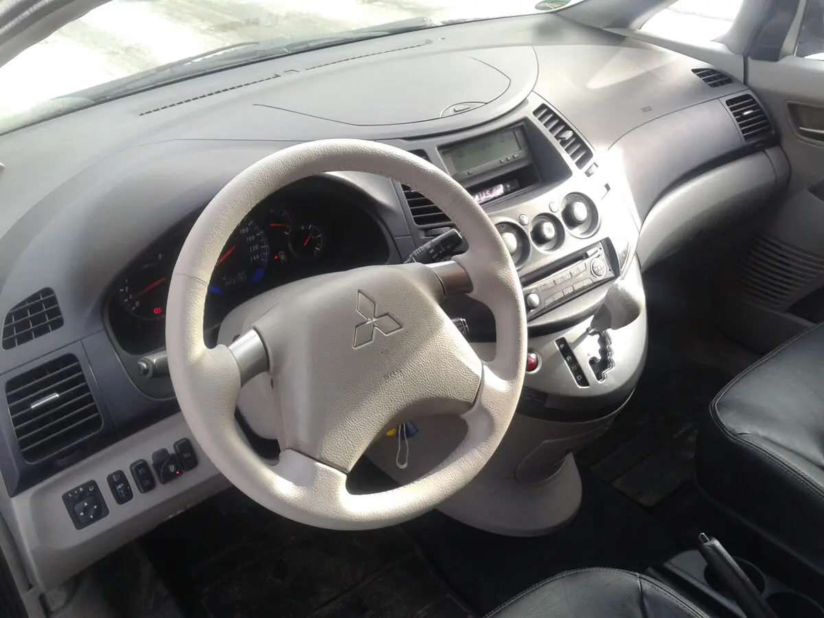 Mitsubishi Grandis I Минивэн — сүрөт 6