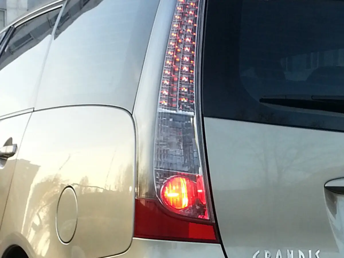 Mitsubishi Grandis I Минивэн — сүрөт 9