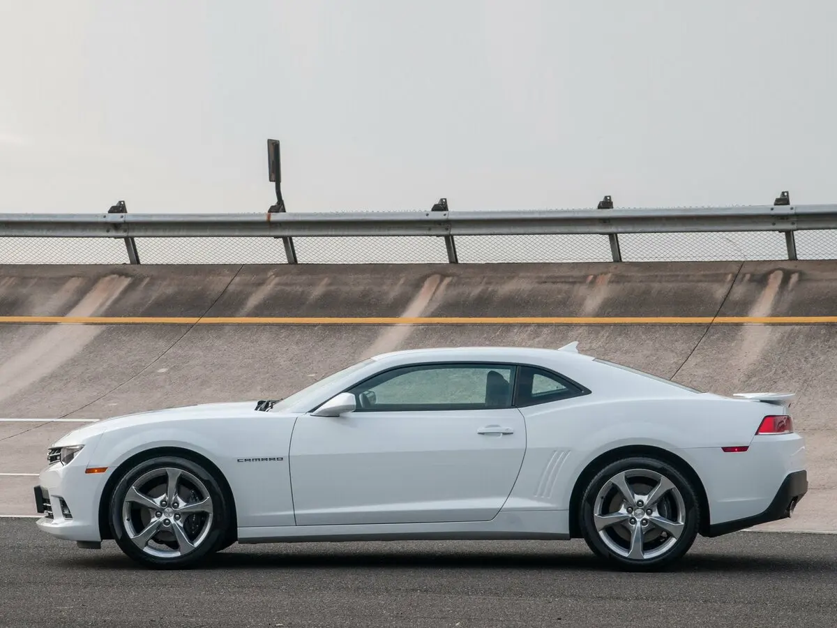 Chevrolet Camaro V Рестайлинг Купе — сүрөт 2