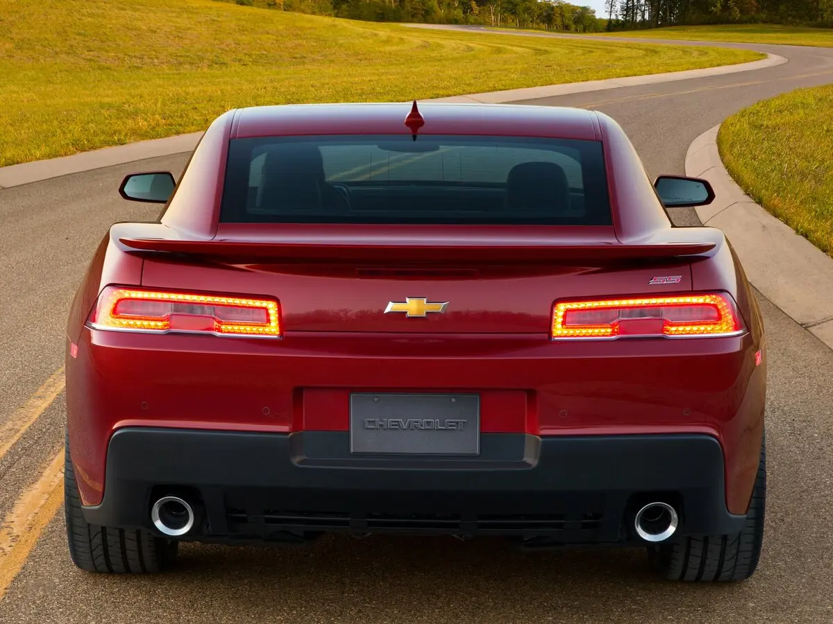 Chevrolet Camaro V Рестайлинг Купе — сүрөт 4