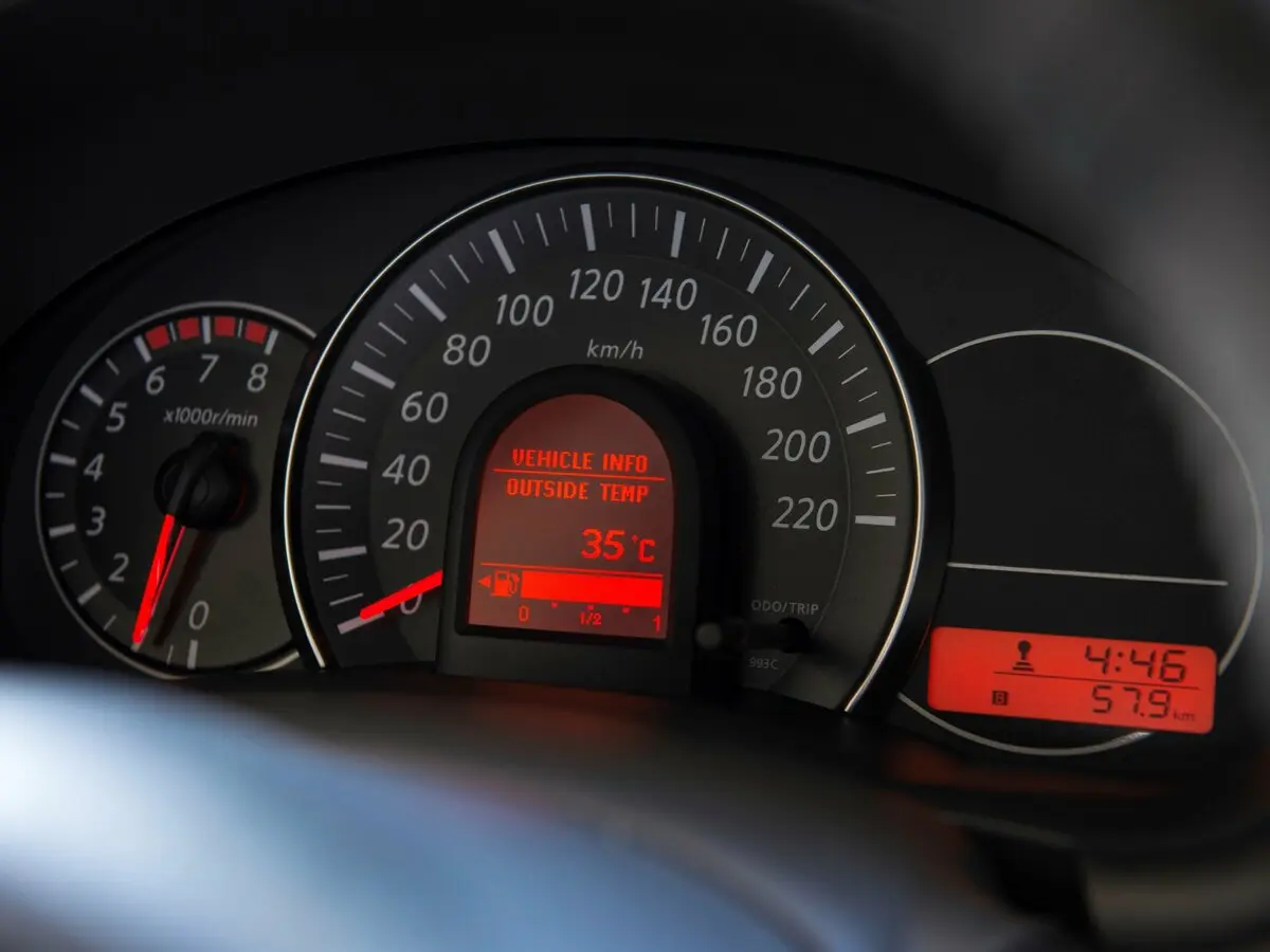 Nissan Micra IV (K13) Рестайлинг Хэтчбек 5 дв. — сүрөт 8