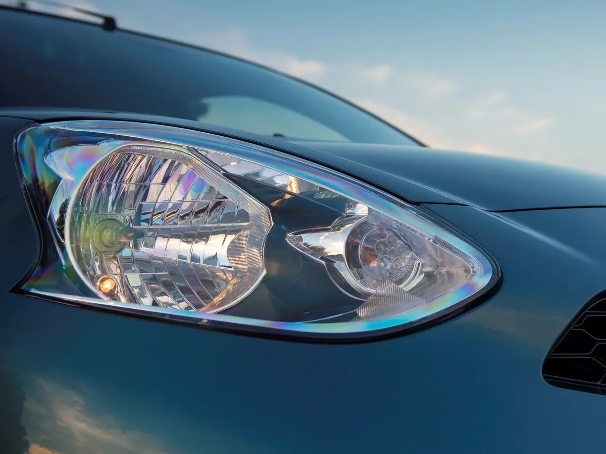 Nissan Micra IV (K13) Рестайлинг Хэтчбек 5 дв. — сүрөт 14
