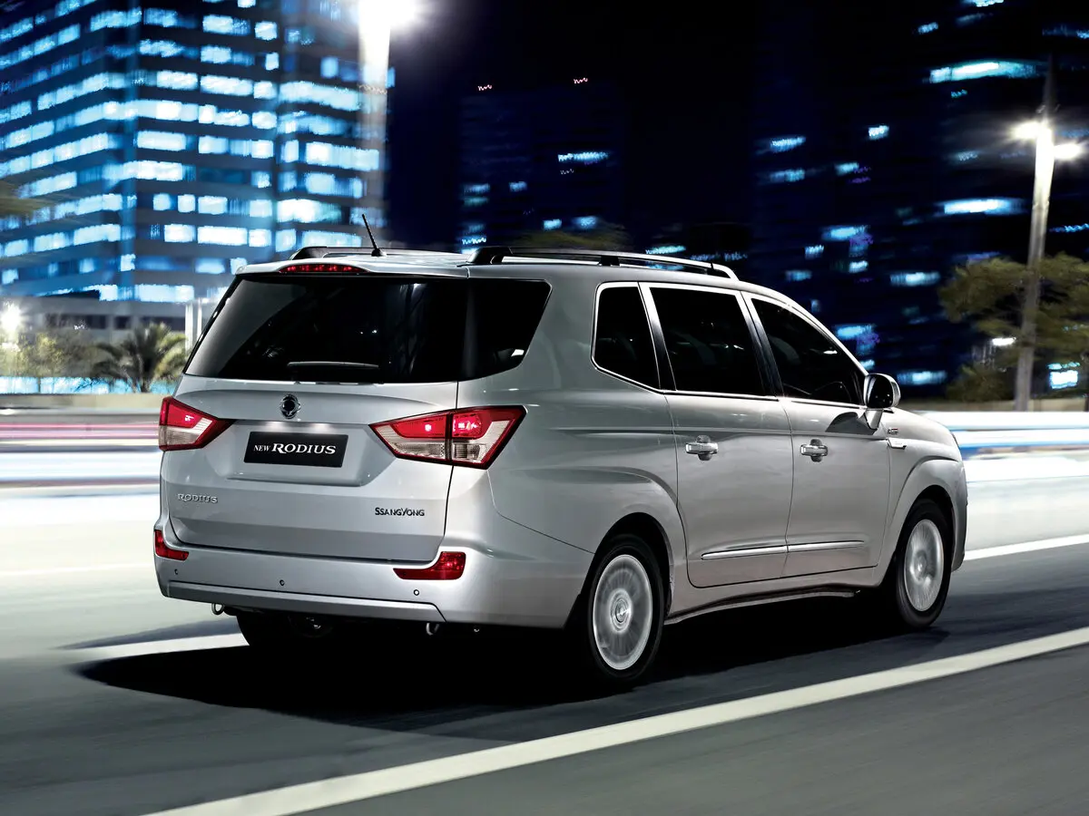 SsangYong Rodius II Минивэн — фото 3