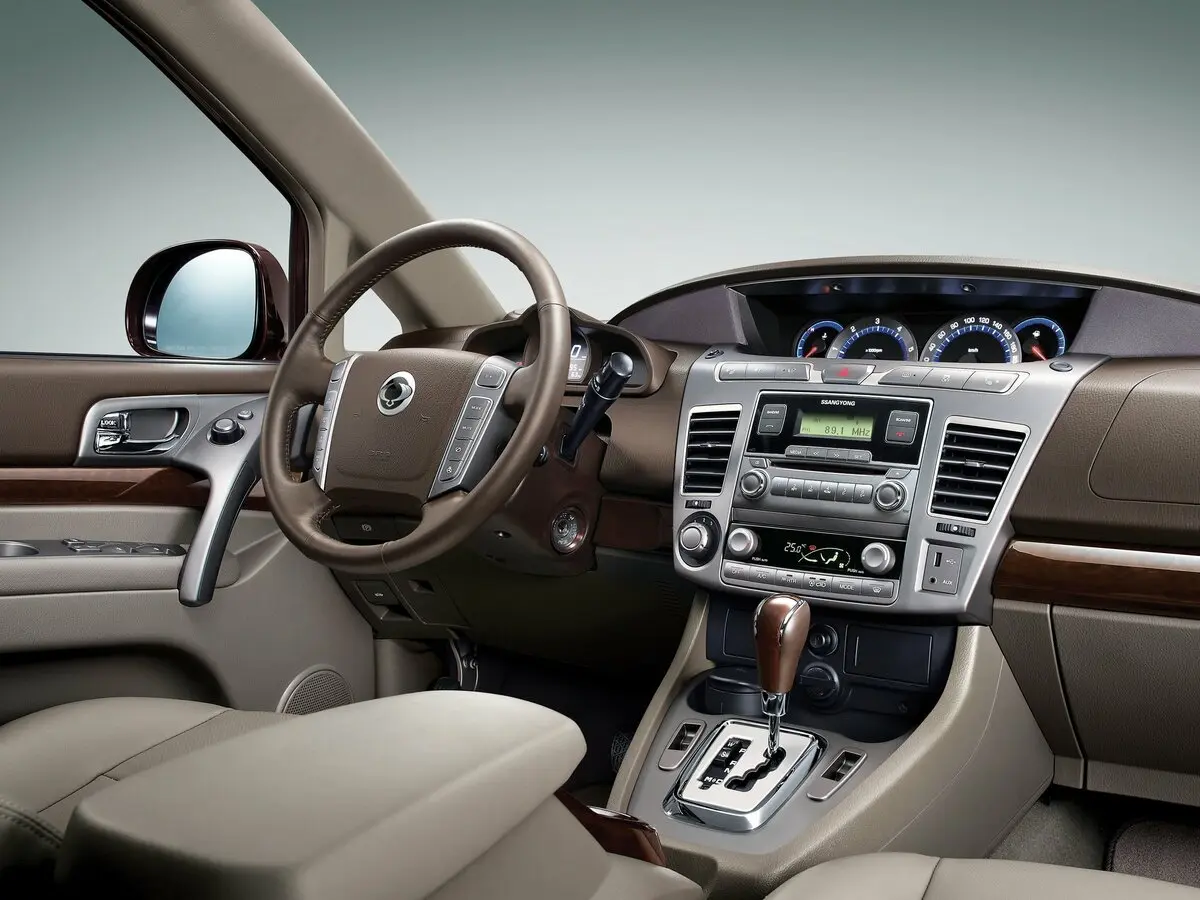 SsangYong Rodius II Минивэн — фото 5