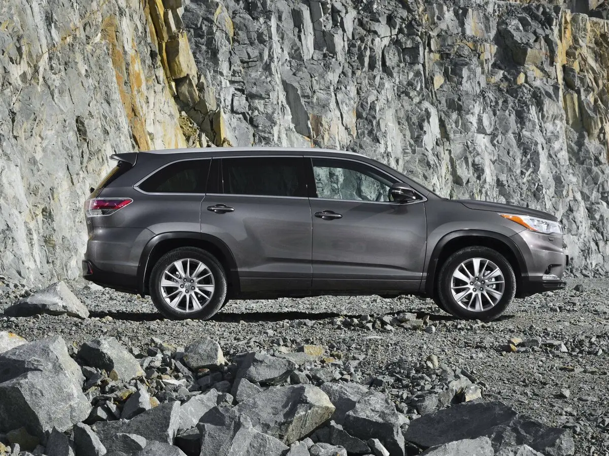 Toyota Highlander III (XU50) Внедорожник 5 дв. — фото 2