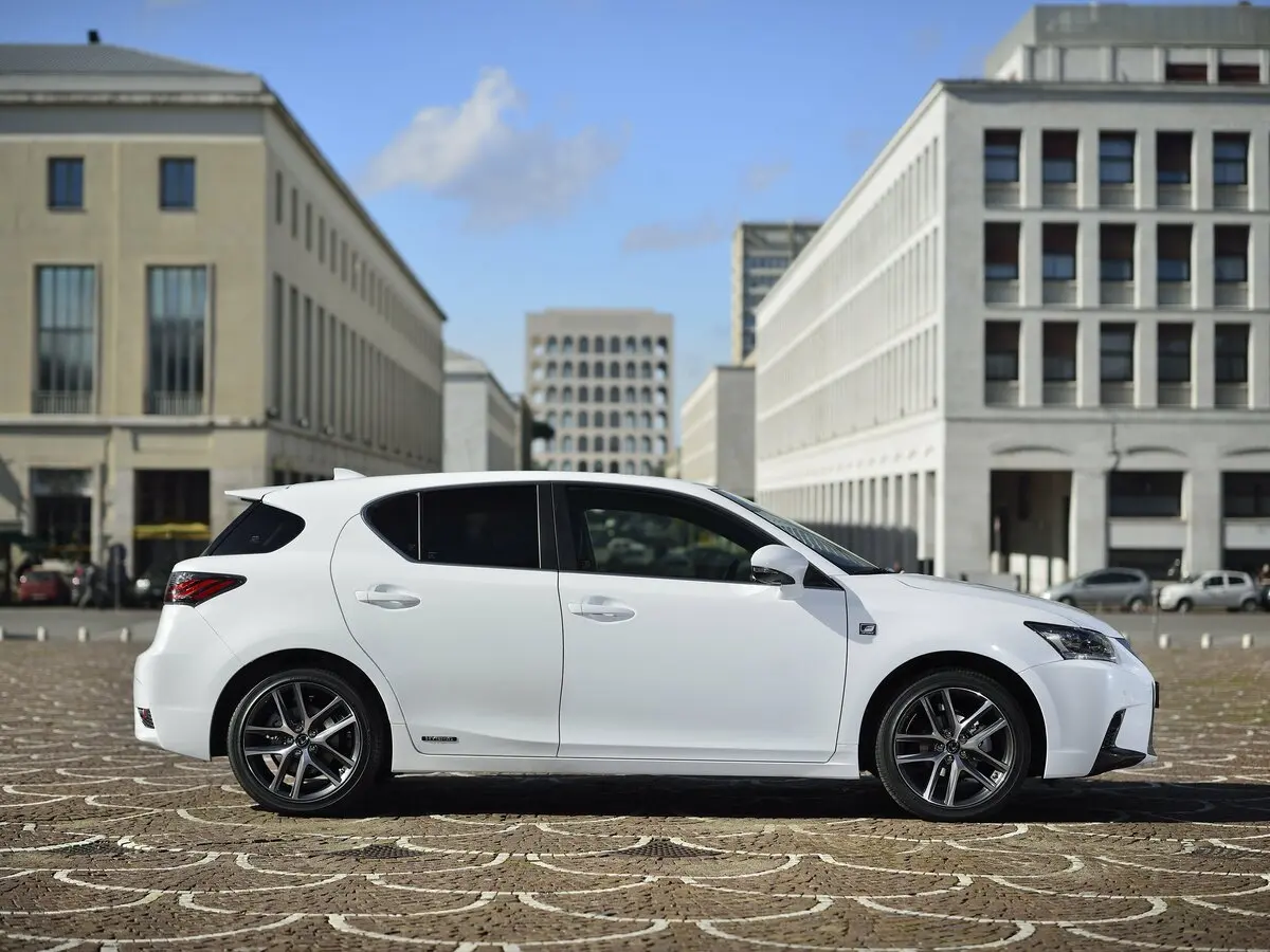Lexus CT I Рестайлинг Хэтчбек 5 дв. — 照片 2