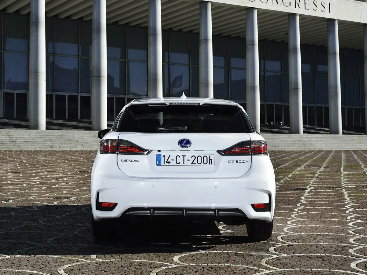 Lexus CT I Рестайлинг Хэтчбек 5 дв. — 照片 4