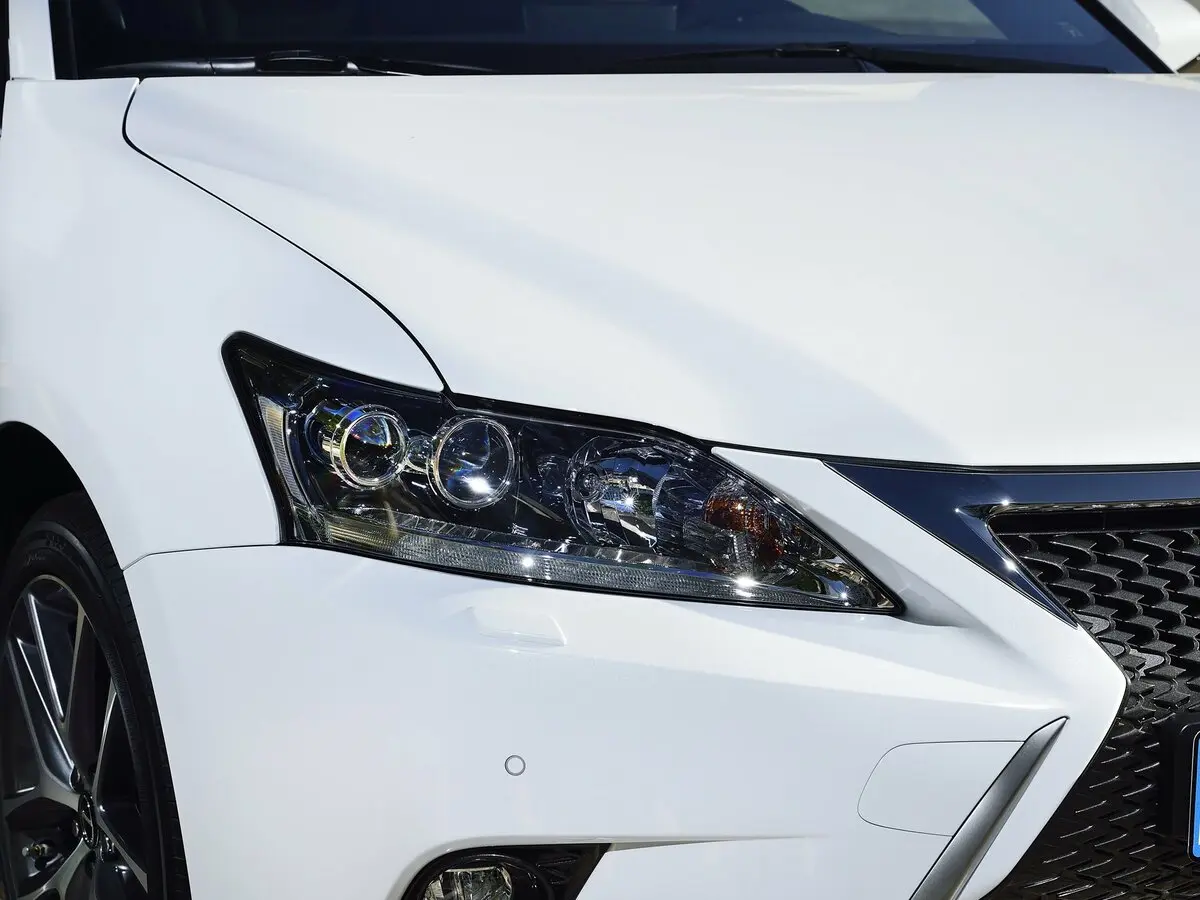 Lexus CT I Рестайлинг Хэтчбек 5 дв. — 照片 9