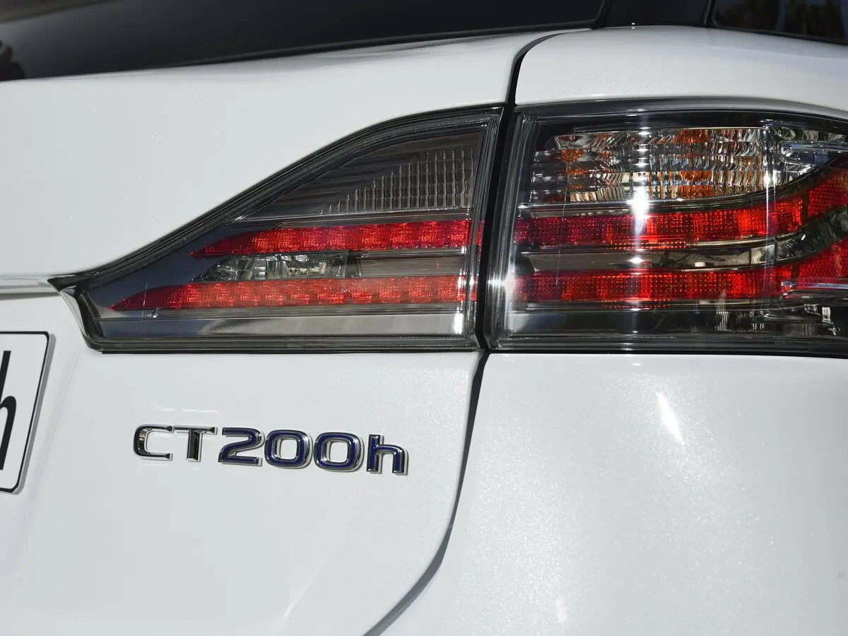 Lexus CT I Рестайлинг Хэтчбек 5 дв. — 照片 10