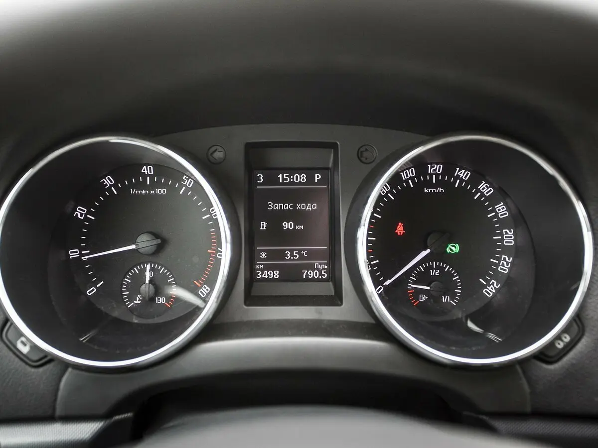 Skoda Yeti I Рестайлинг Внедорожник 5 дв. — photo 25