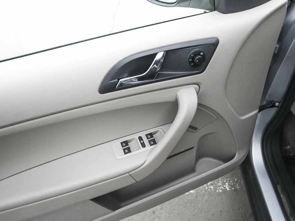 Skoda Yeti I Рестайлинг Внедорожник 5 дв. — photo 28