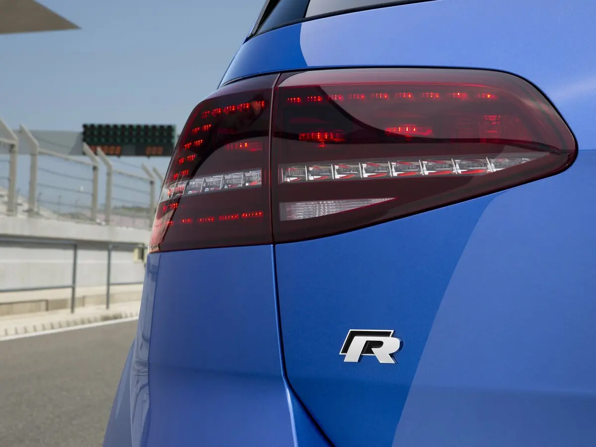 Volkswagen Golf R VII Хэтчбек 5 дв. — сүрөт 13