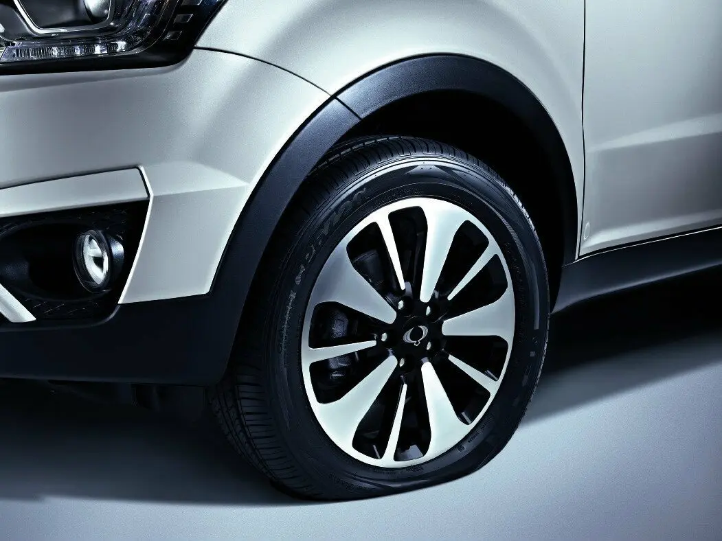 SsangYong Korando III Рестайлинг Внедорожник 5 дв. — фото 20
