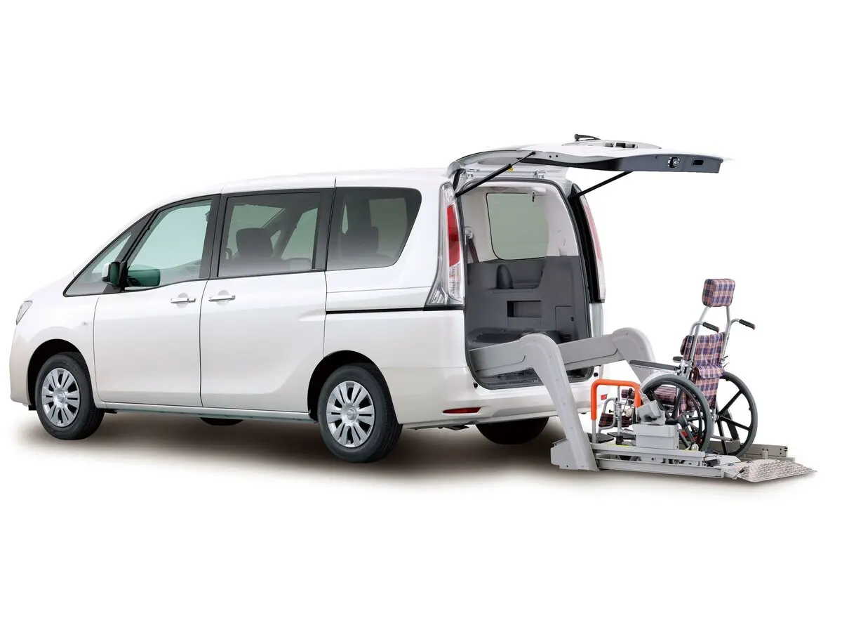 Nissan Serena IV (C26) Минивэн — фото 9