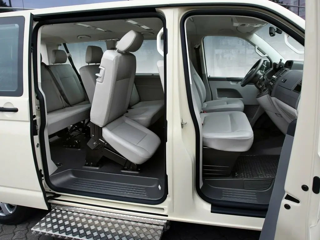 Volkswagen Caravelle T5 Рестайлинг Минивэн SWB — сүрөт 9
