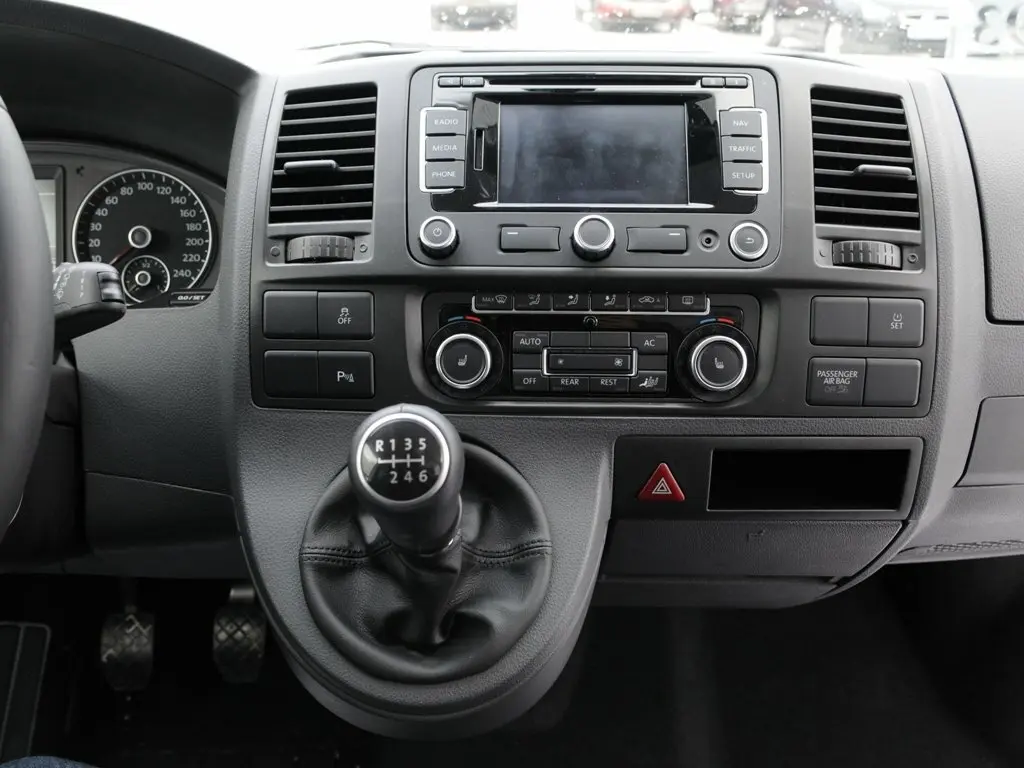 Volkswagen Caravelle T5 Рестайлинг Минивэн SWB — сүрөт 14