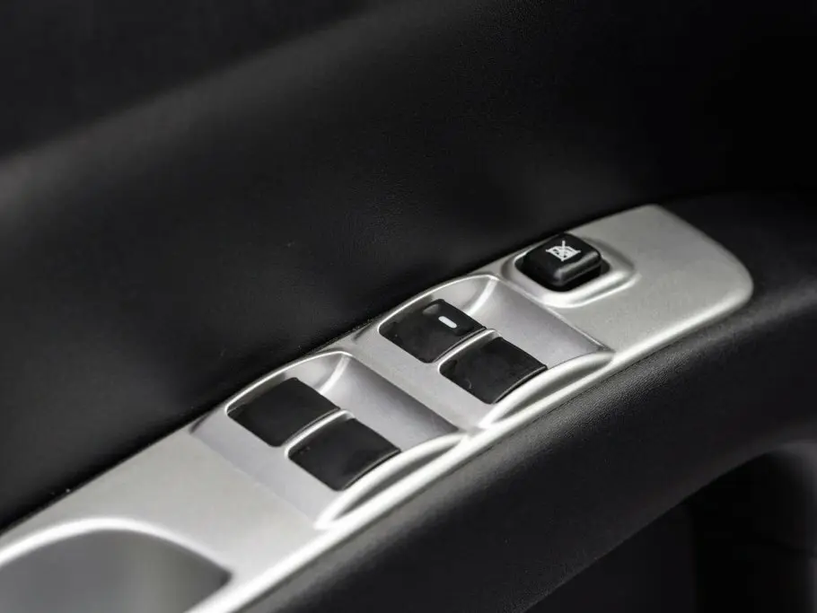 Mitsubishi L200 IV Рестайлинг Пикап Двойная кабина — photo 9