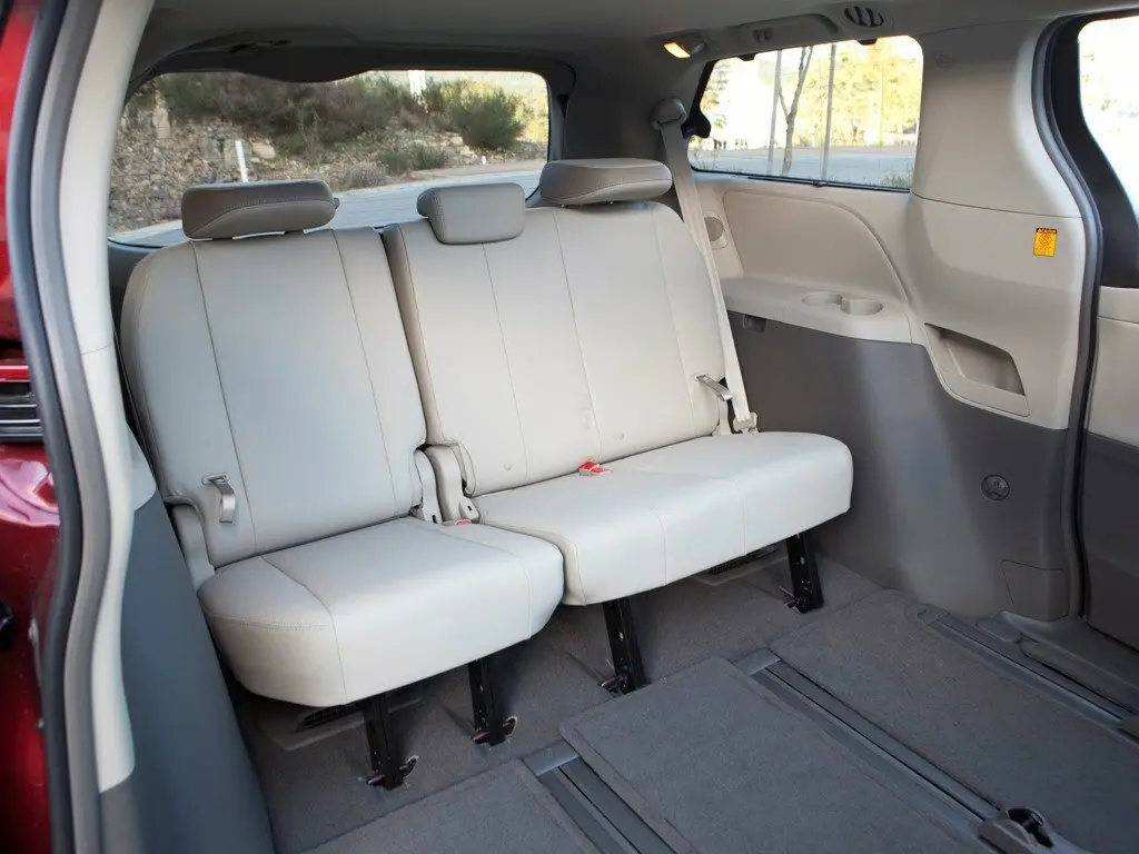 Toyota Sienna III Минивэн — фото 10