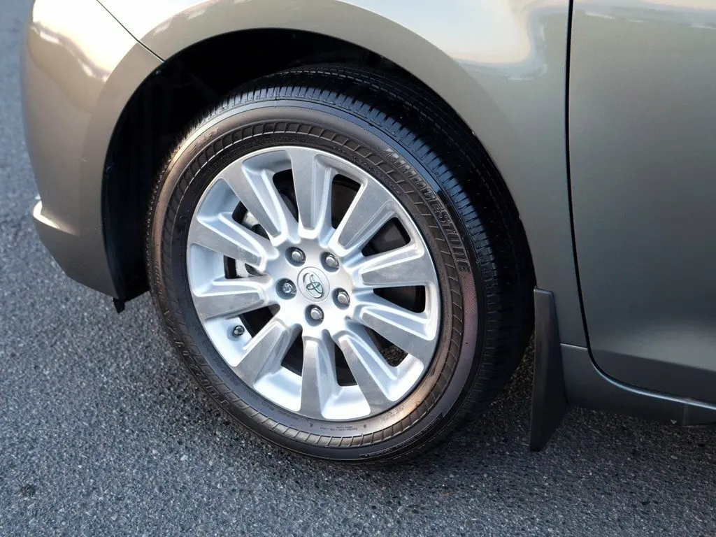 Toyota Sienna III Минивэн — фото 14