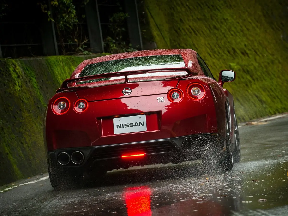 Nissan GT-R I Рестайлинг 2 Купе — сүрөт 4