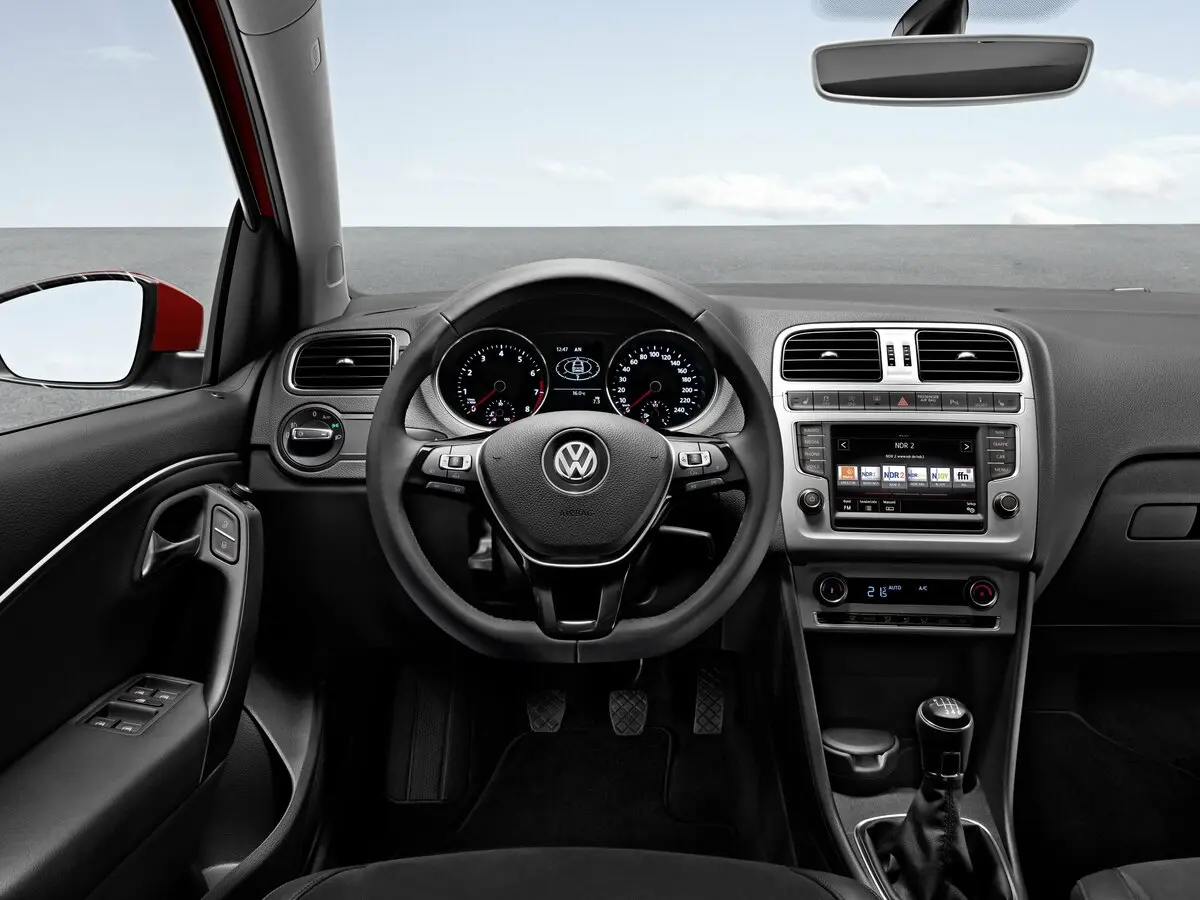 Volkswagen Polo V Рестайлинг Хэтчбек 3 дв. — фото 6