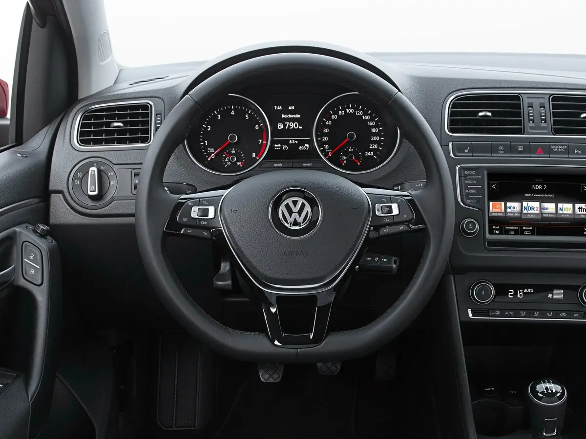 Volkswagen Polo V Рестайлинг Хэтчбек 3 дв. — фото 9