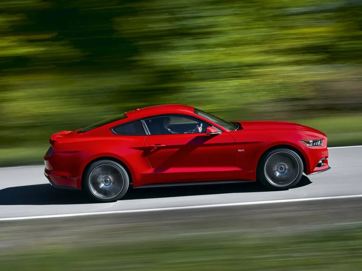Ford Mustang VI Купе — 照片 2