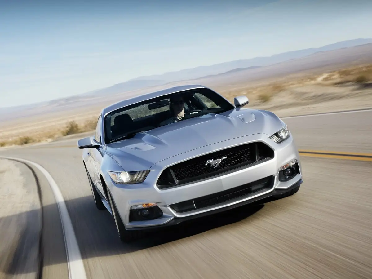 Ford Mustang VI Купе — 照片 3