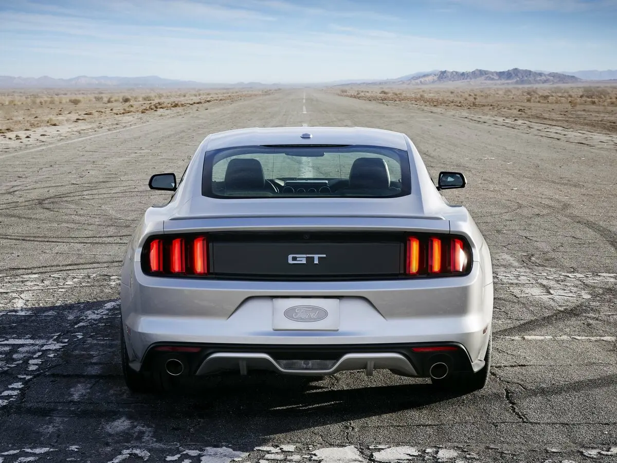 Ford Mustang VI Купе — 照片 4