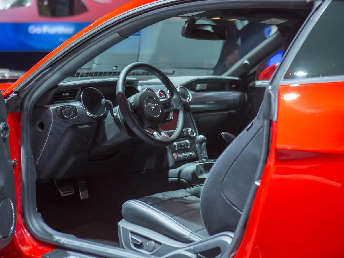 Ford Mustang VI Купе — 照片 8